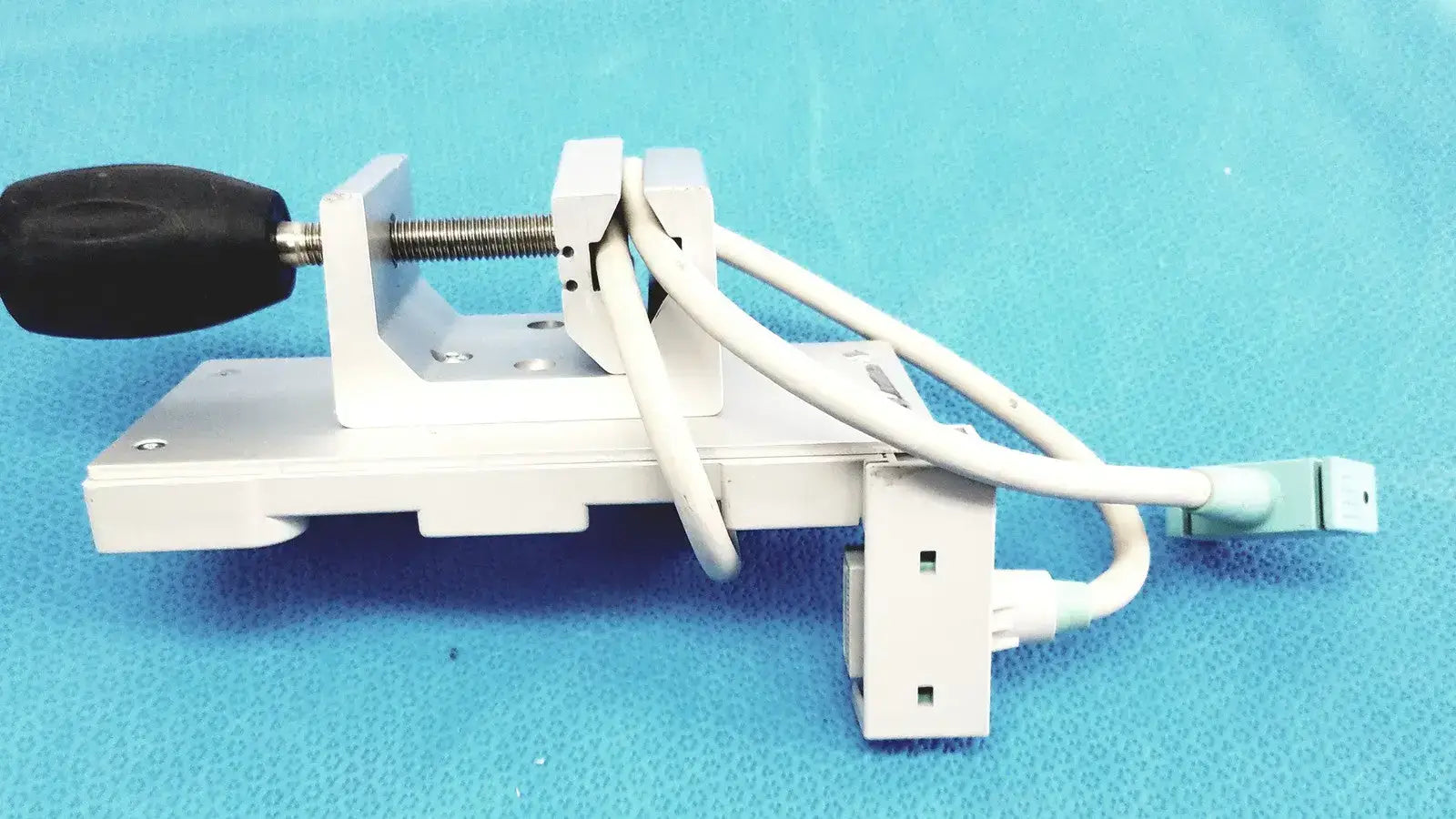 Philips M8040-60101 Universal Clamp Kit with Attache M3081-61626 Cable - Mounting
