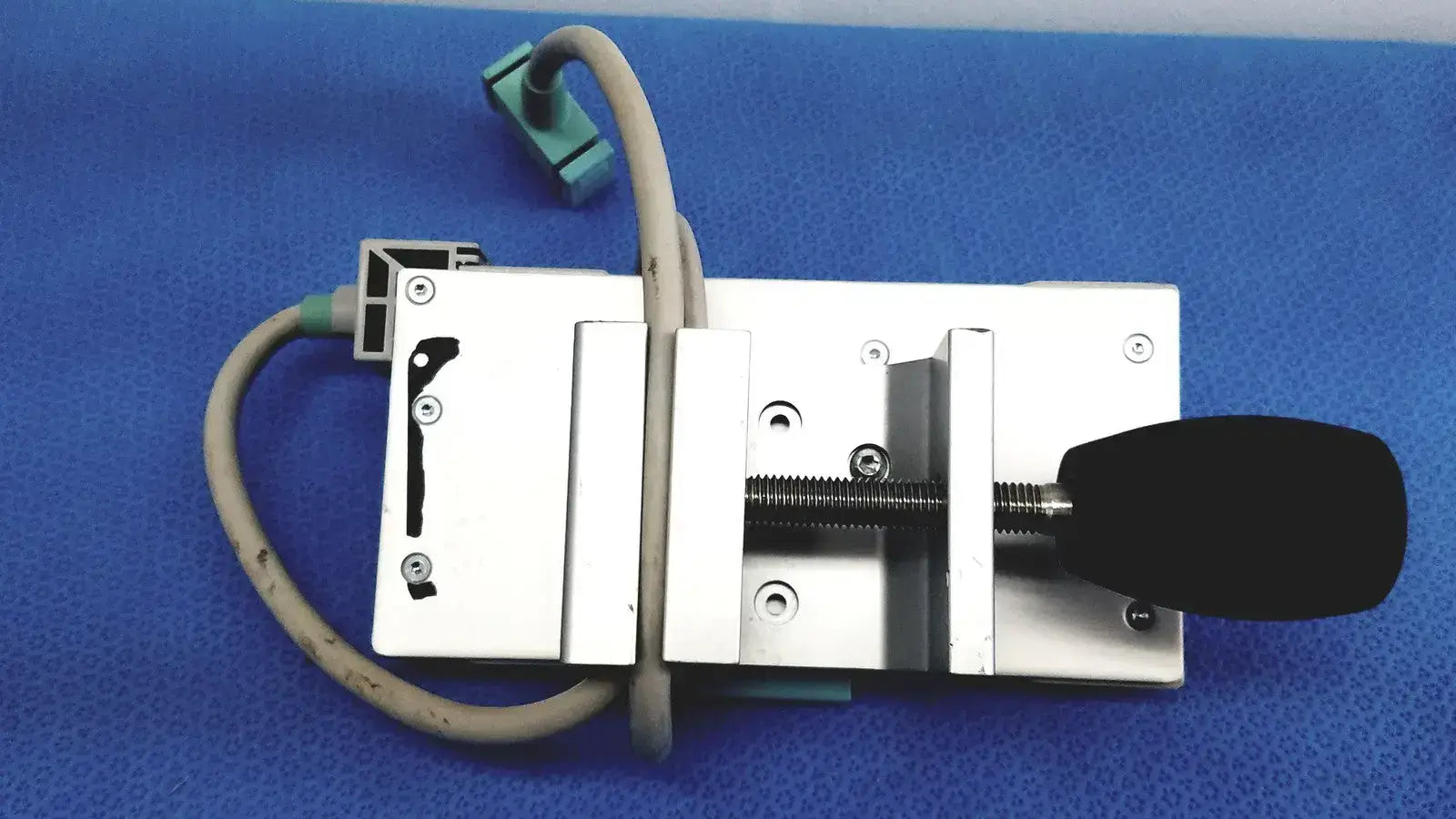 Philips M8040-60101 Universal Clamp Kit with Attache M3081-61626 Cable - Mounting
