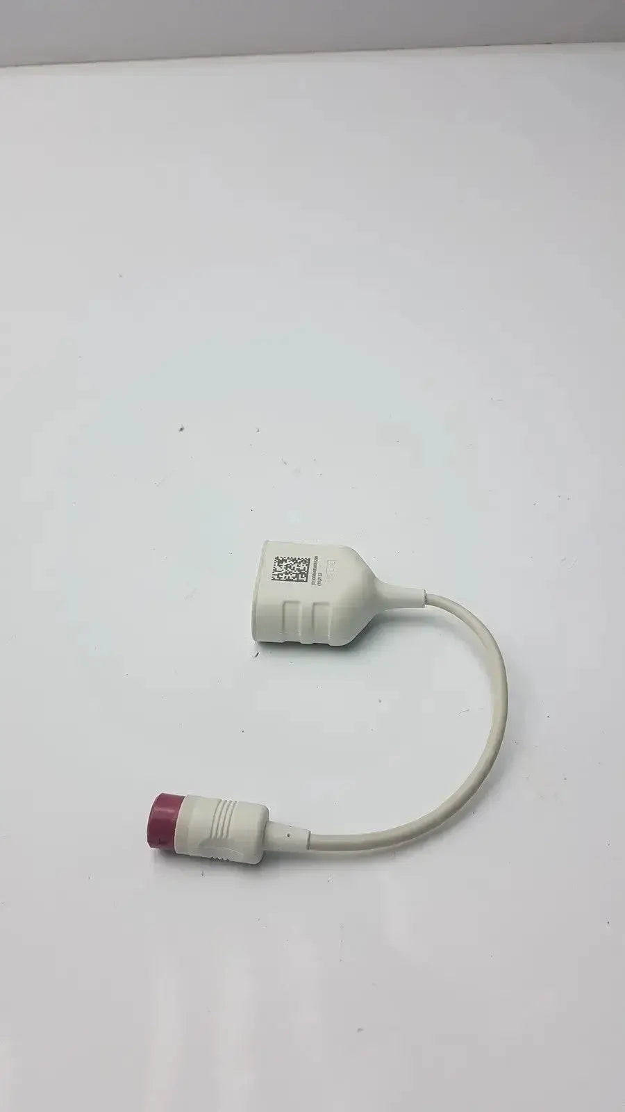 White medical cable with red connector and qr-coded housing for philips ref 989803199741 dual invasive blood ibp adapter cable