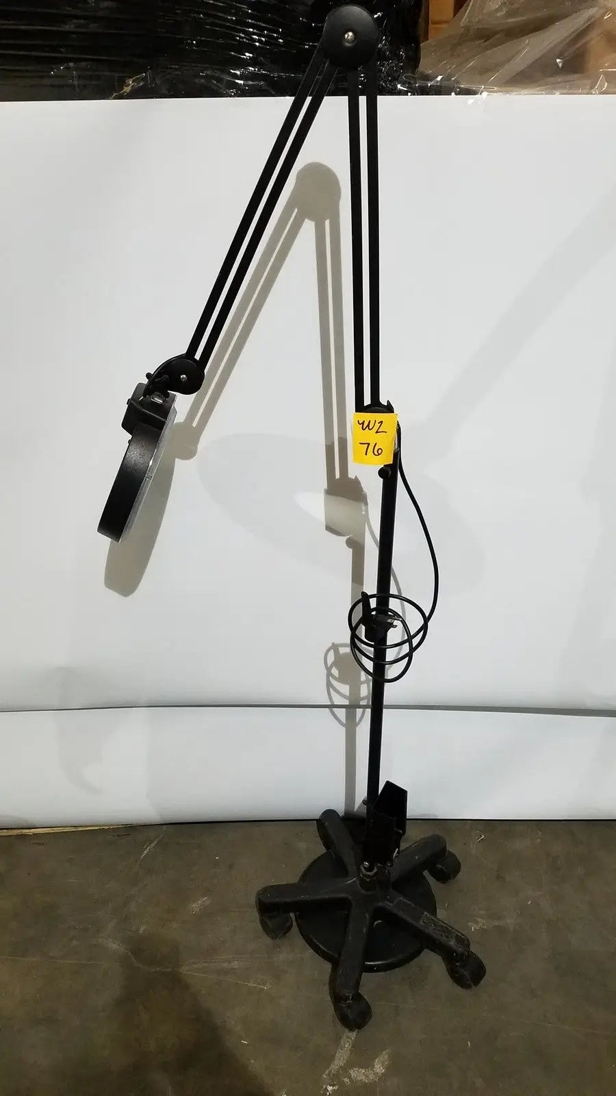 Portable Magnifying Light Lamp AC110V/60Hz With Rolling Stand