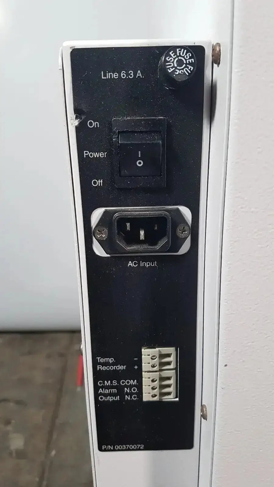 Black and white industrial power supply unit with toggle switch and connectors on back of napco precision series 5425 co2 incubator