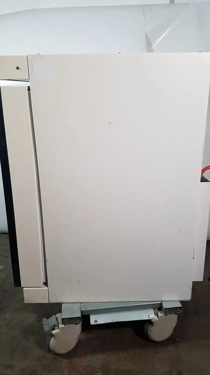 White rectangular napco precision series co2 incubator with smooth surface and four caster wheels for laboratory use
