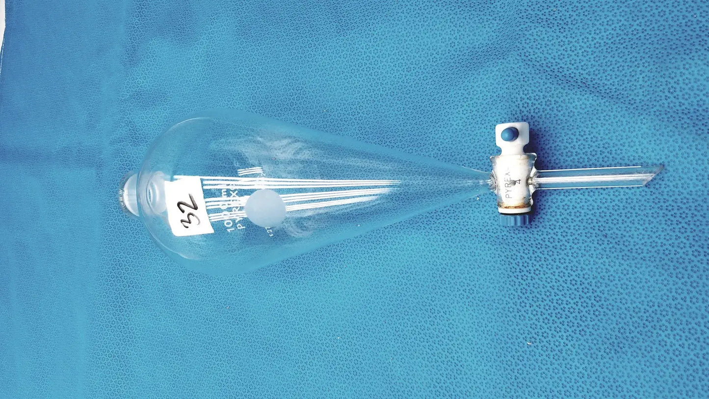 Pyrex 1000 mL Glass Separatory Funnel with Stopper – Borosilicate