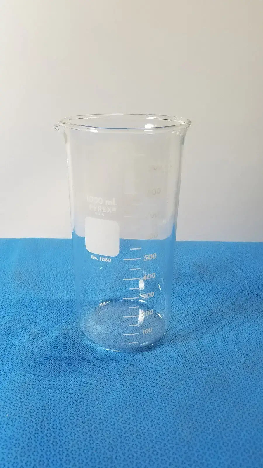PYREX 1000mL Low Form Griffin Beaker – Durable Glass Laboratory Container