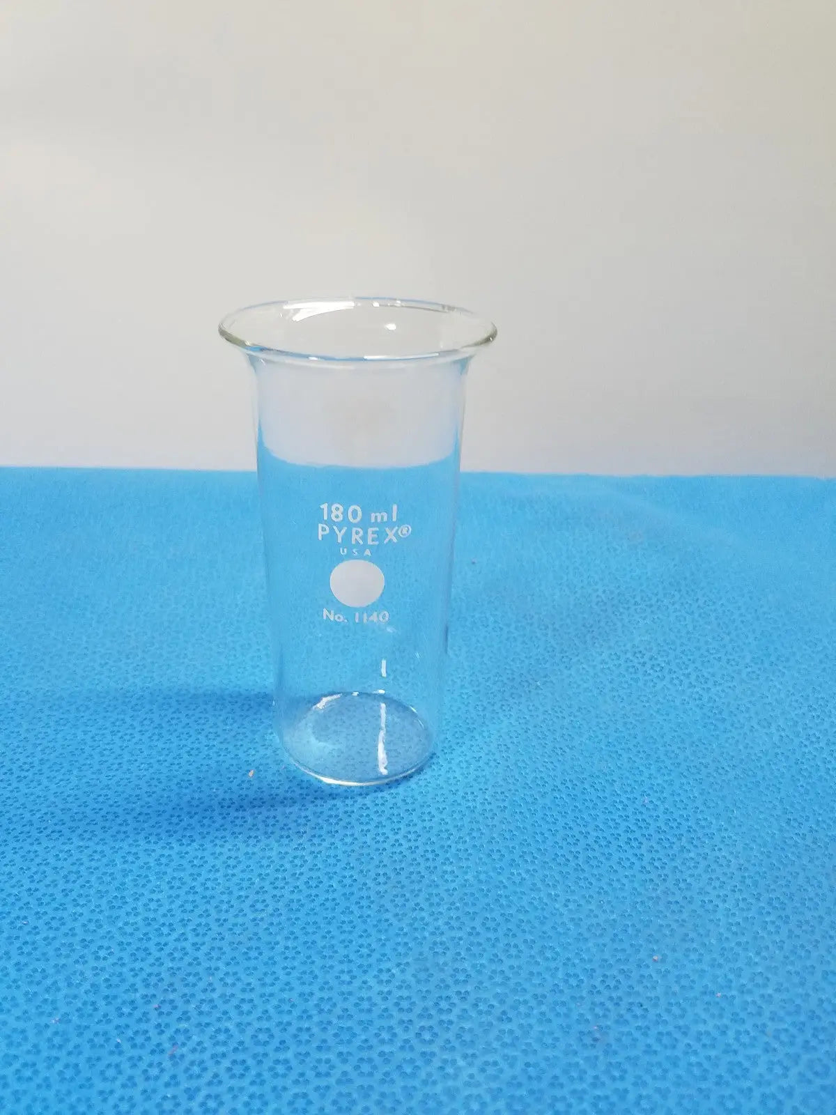 Pyrex 180 mL Glass Beaker – Borosilicate Laboratory Measuring Vessel