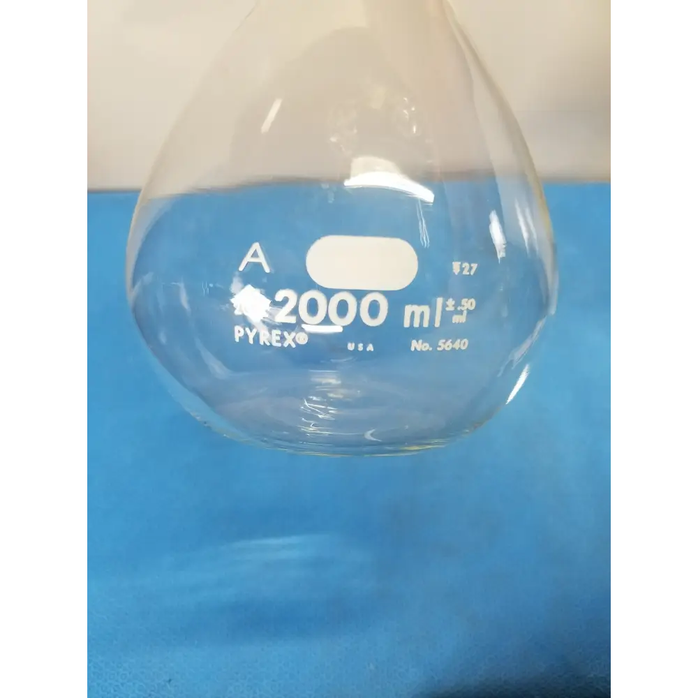 Pyrex 2000 mL Volumetric Flask – Borosilicate Laboratory Glassware