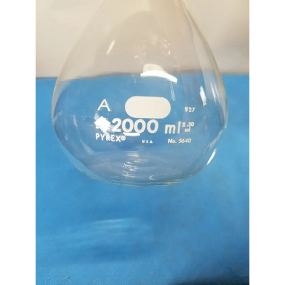 Pyrex 2000 mL Volumetric Flask – Borosilicate Laboratory Glassware