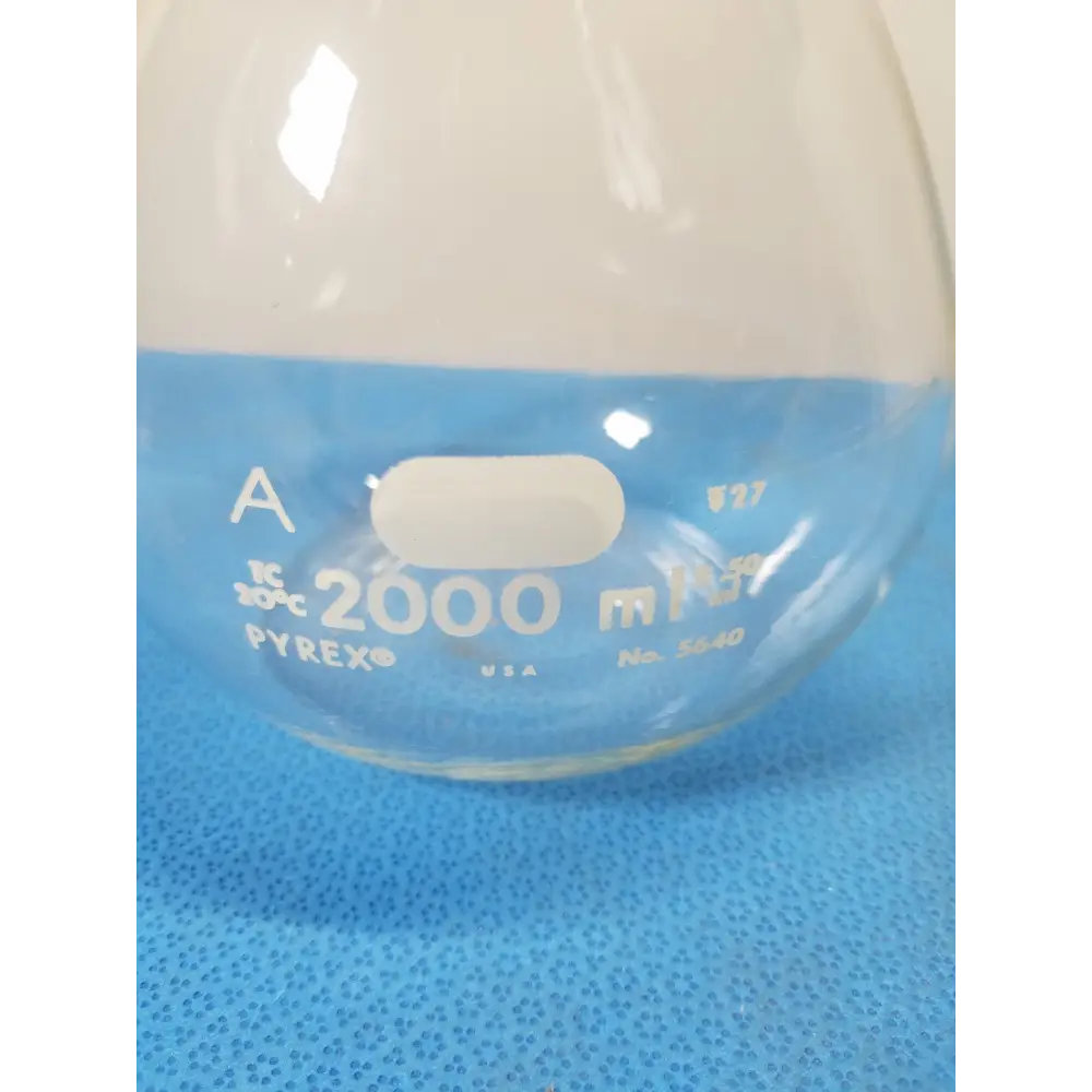 Pyrex 2000 mL Volumetric Flask – Borosilicate Laboratory Glassware