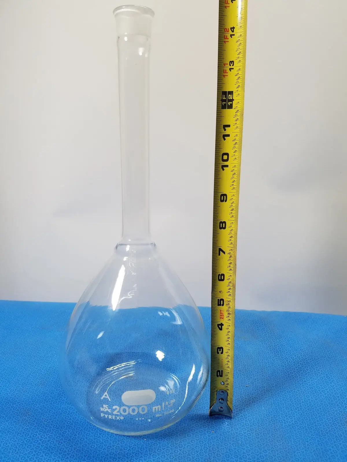 Pyrex 2000 mL Volumetric Flask – Borosilicate Laboratory Glassware