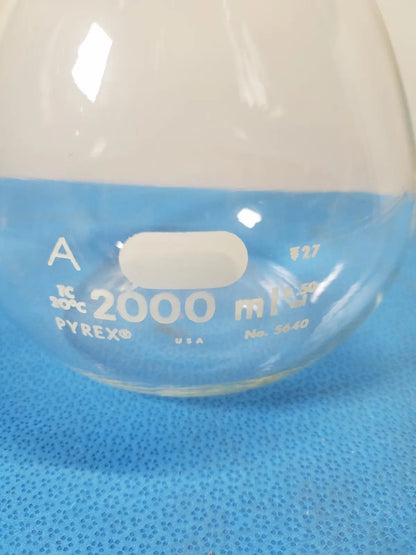 Pyrex 2000 mL Volumetric Flask – Borosilicate Laboratory Glassware