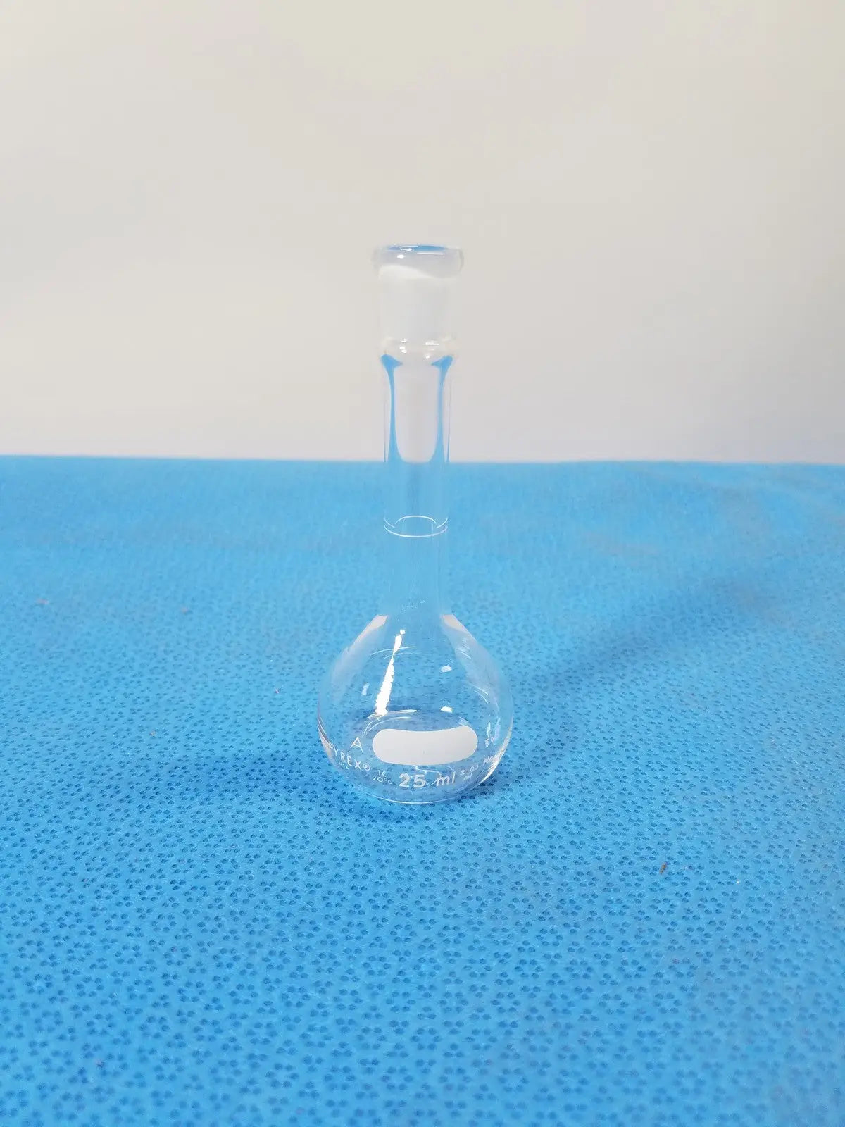 Pyrex 25 mL Wide Mouth Volumetric Flask – Borosilicate Laboratory Glassware