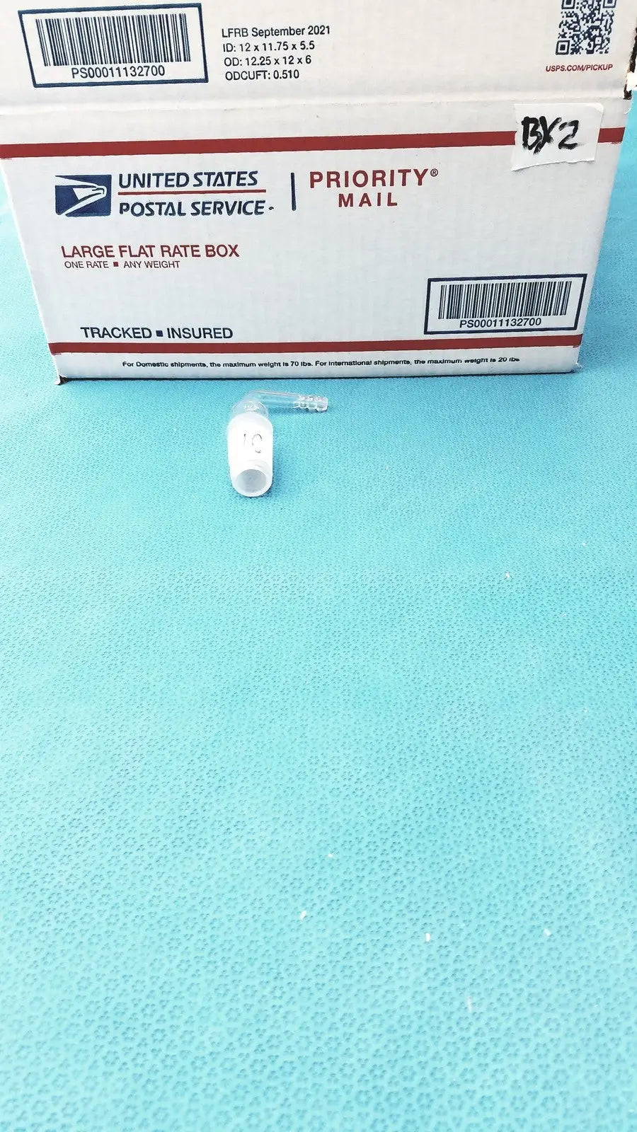PYREX Glass Adapter – 24/40 Cone to Rubber Tubing, Right-Angle Connection
