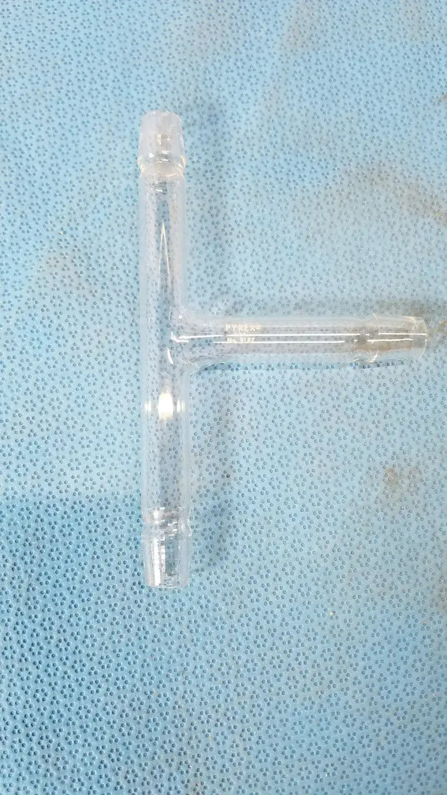 PYREX Glass ’T’ Shaped Serrated Hose Connecting Tube – 15mm - Laboratory Glassware