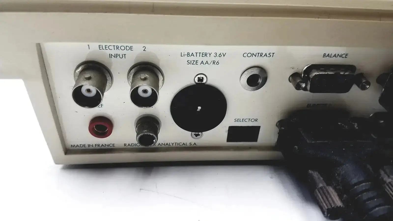 Beige plastic back panel of radiometer copenhagen tim900 titration manager with labeled electrode inputs battery slot and control knobs