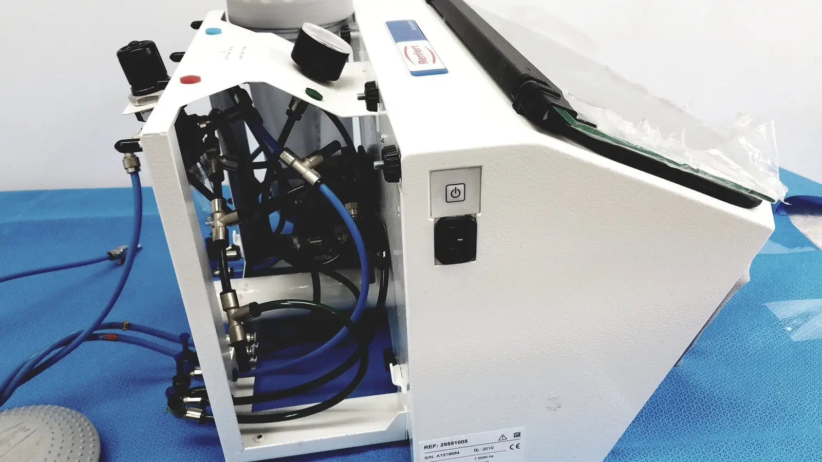Renfert Basic Quttro IS Ref 29551005 With One Tank - Laboratory Sandblasting Unit