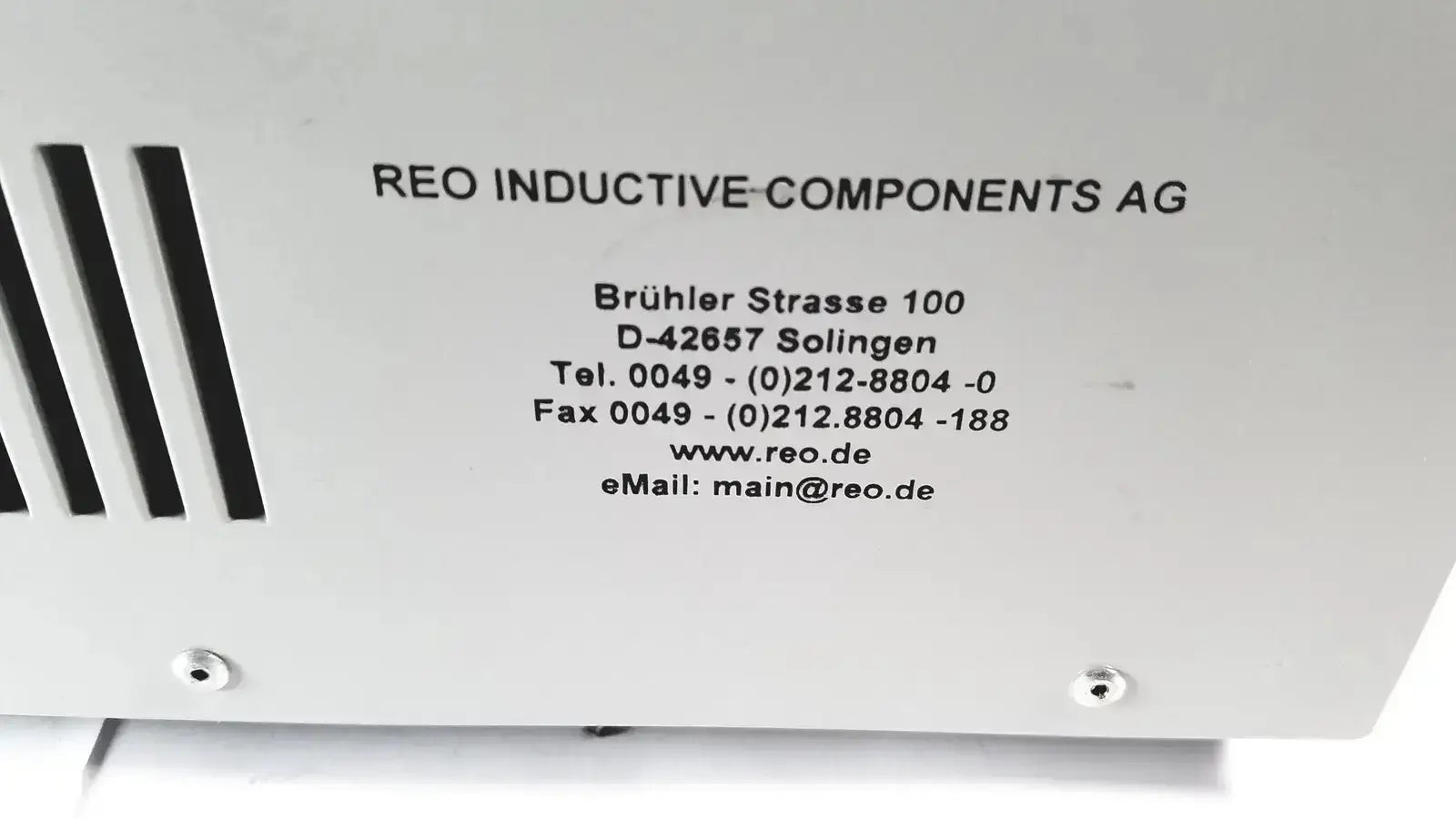 White metal reo reomed 600 iec/en60601-1 medical isolating transformer 3rd edition with black ventilation slits and contact info