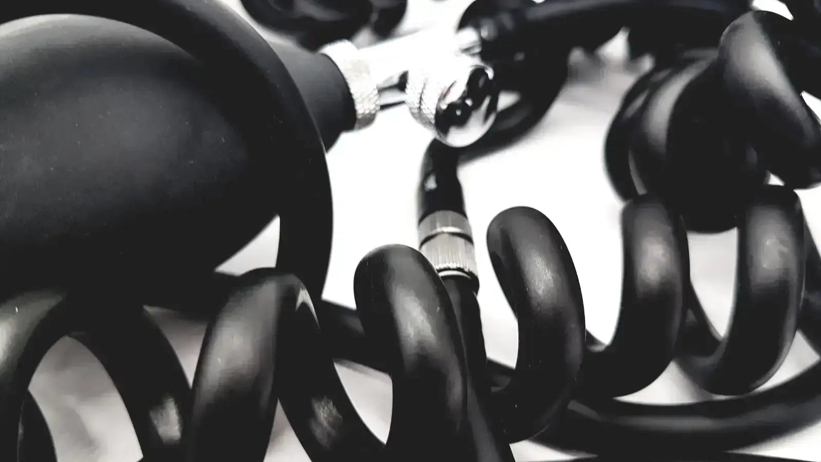 Black rubber balloon with coiled tubing and metallic connectors for riester big ben square ben square sphygmomanometer