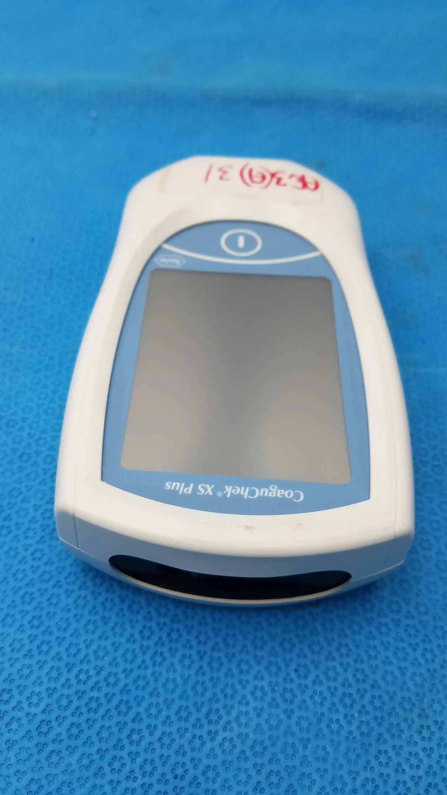 White and blue compact roche coaguchek xs plus coagulation meter with digital screen medical equipment cat 04562780001