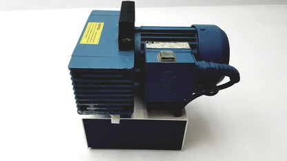 Blue savant gel pump gp100 industrial vacuum pump with ribbed casing and black handle for gel transfer applications