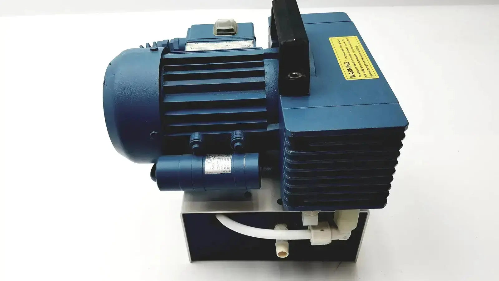 Blue savant gel pump gp100 industrial vacuum pump with ribbed motor housing and white tubing connections