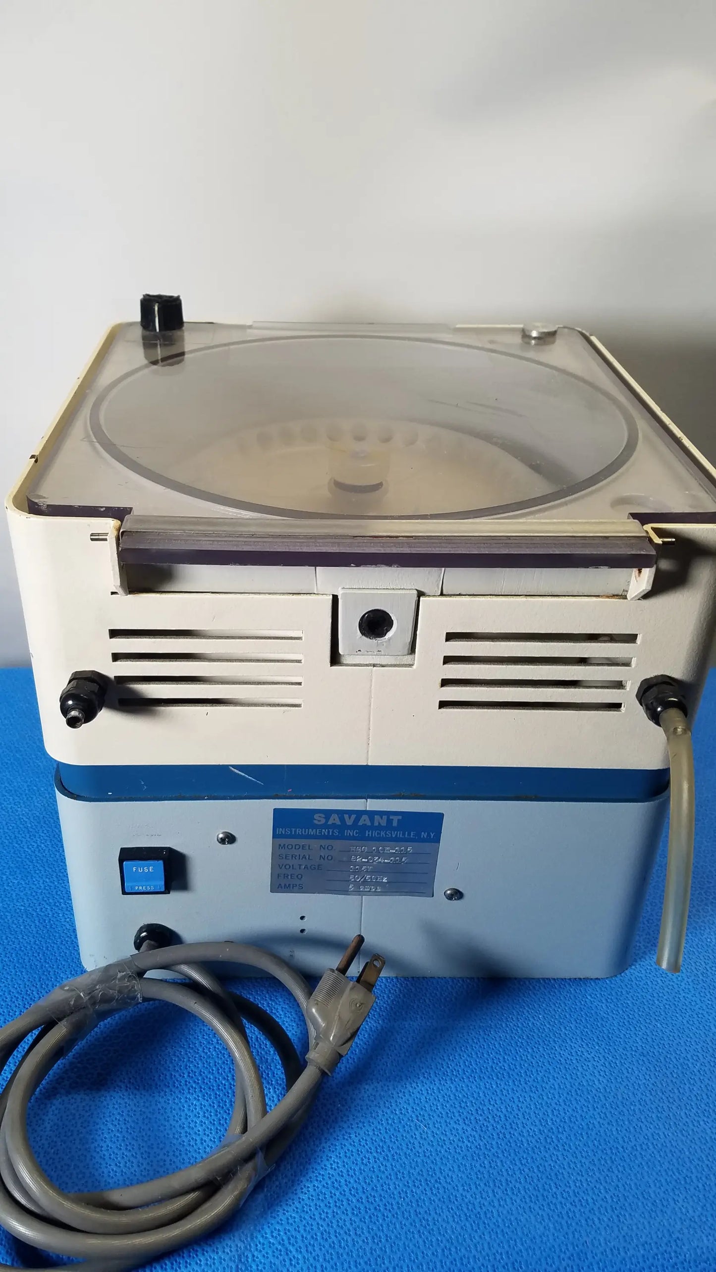 Beige and blue savant hsc 10k-115 high speed centrifuge with transparent lid for medical equipment reuse