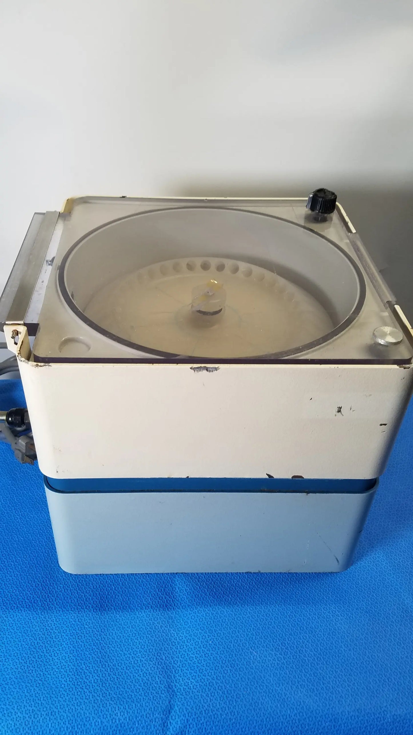 Savant HSC 10K-115 high speed centrifuge medical equipment in white and light blue with a clear circular lid for reuse medical equipment