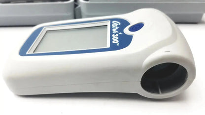 White and blue cốt bạch 300 pulse oximeter with digital display screen included in sdi-astra 300 spirometer used medical equipment for sale
