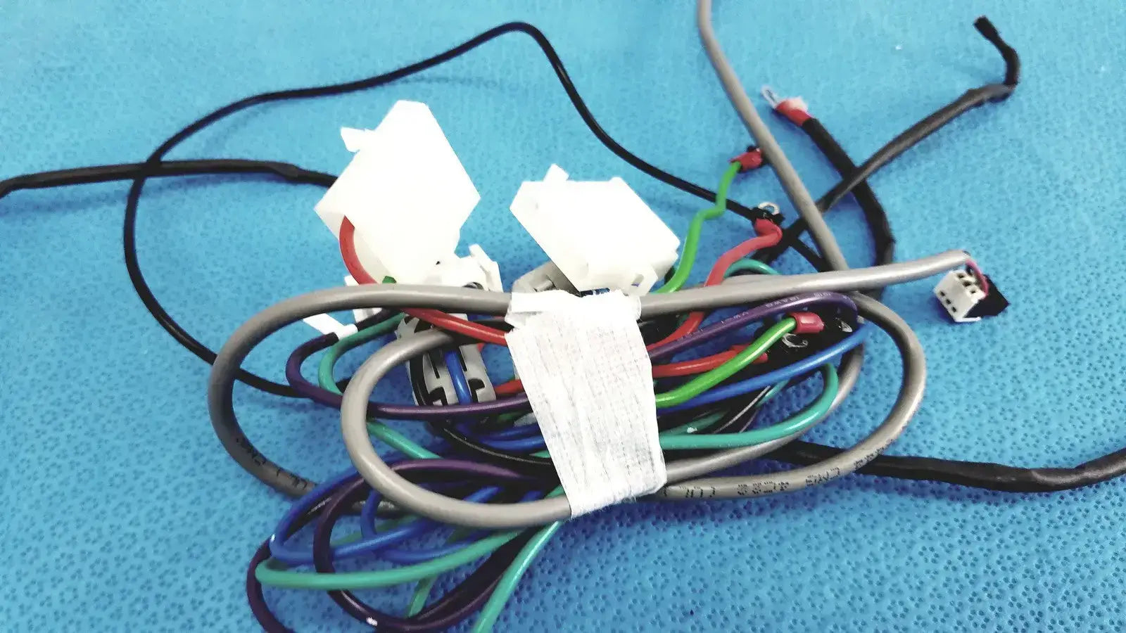 SEIWA E04SR130525A Ferrite Cores with Multi-Pin Connectors Wire Harness Cable