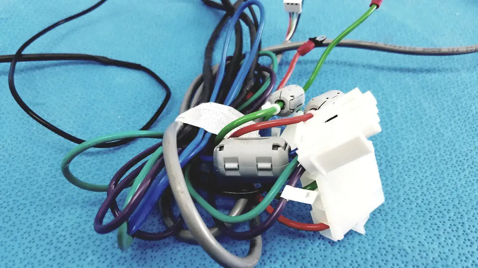 SEIWA E04SR130525A Ferrite Cores with Multi-Pin Connectors Wire Harness Cable
