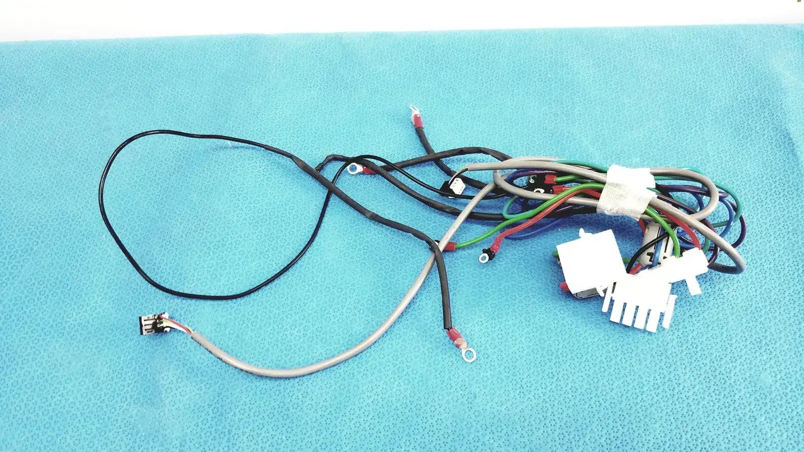 SEIWA E04SR130525A Ferrite Cores with Multi-Pin Connectors Wire Harness Cable