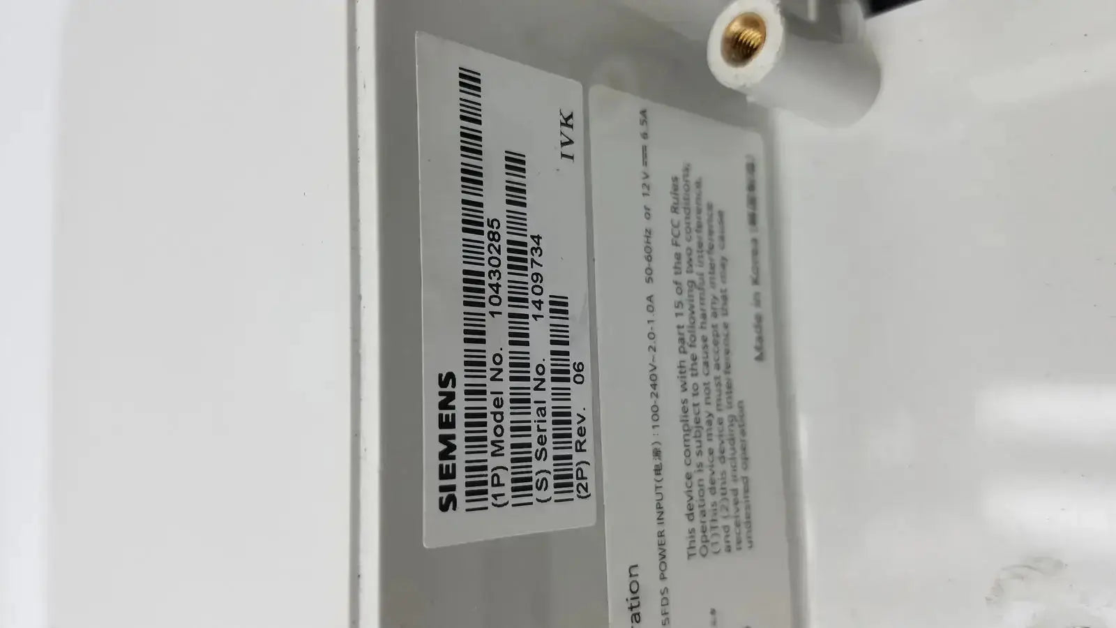 White siemens power input module with barcode and specifications on the back of siemens kt-lm215fds fhd flat panel display monitor