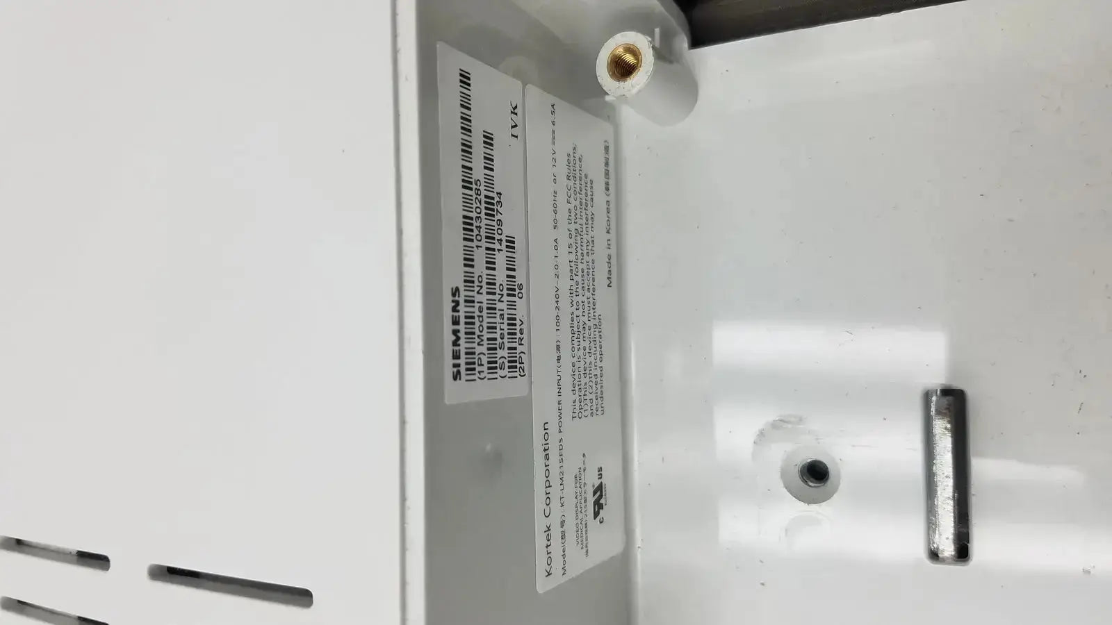White siemens label with black text and barcode on the back of a siemens kt-lm215fds fhd flat panel display monitor