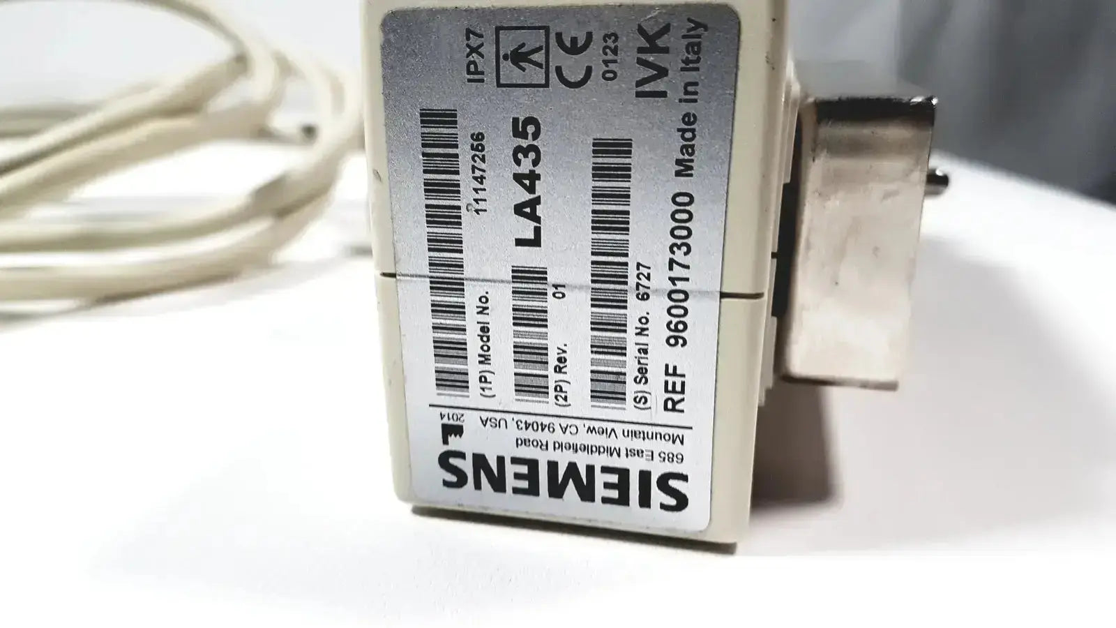 Siemens la435 transducer probe with beige plastic housing and metallic bracket for acuson p300 portable ultrasound