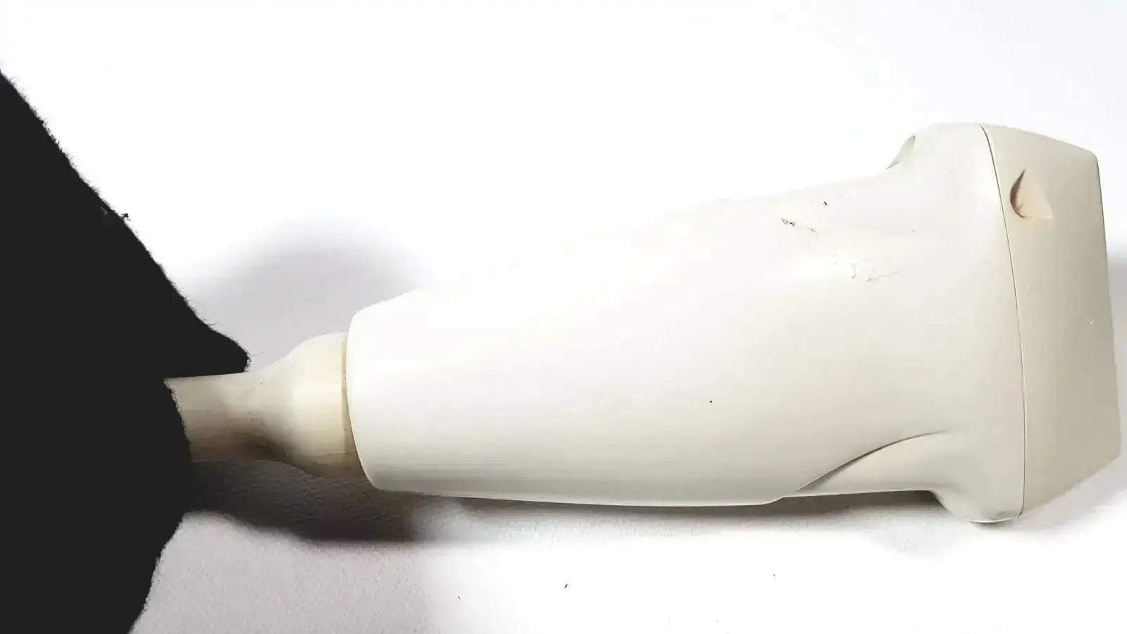 Off-white plastic siemens la435 transducer with smooth ergonomic design for acuson p300 portable ultrasound use