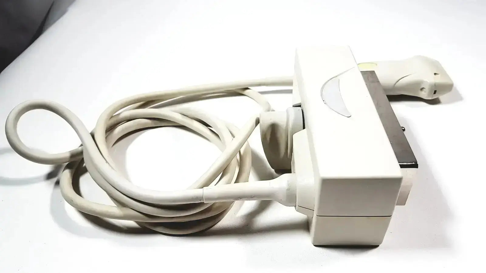 Off-white siemens la435 transducer with coiled cable and silver accent for acuson p300 portable ultrasound system