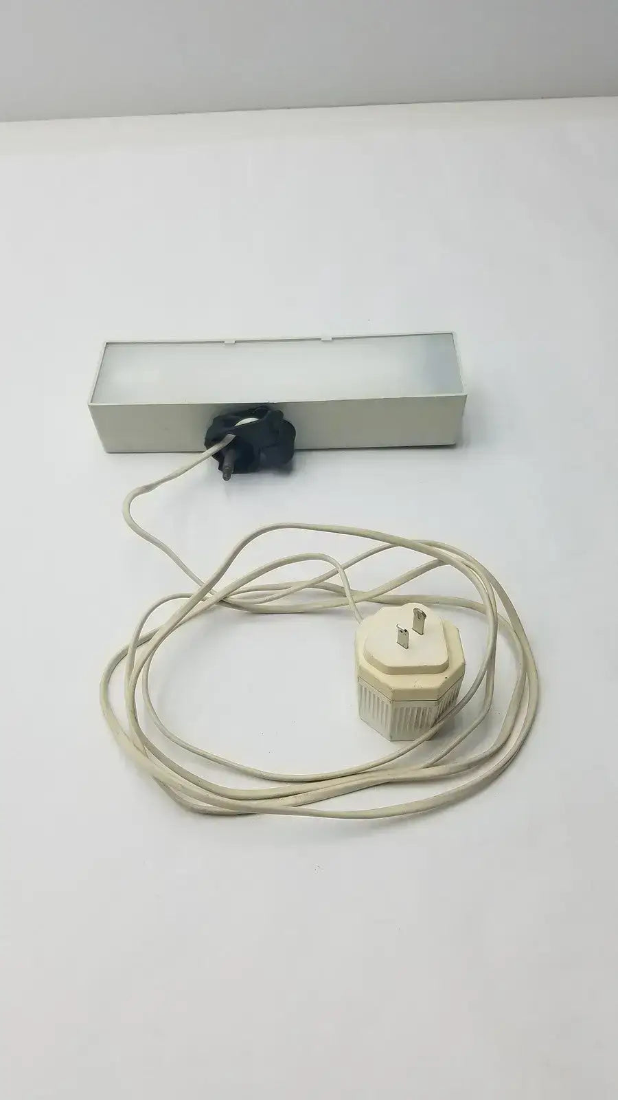 Sigma Wave White Light With Plug - Medical Lighting