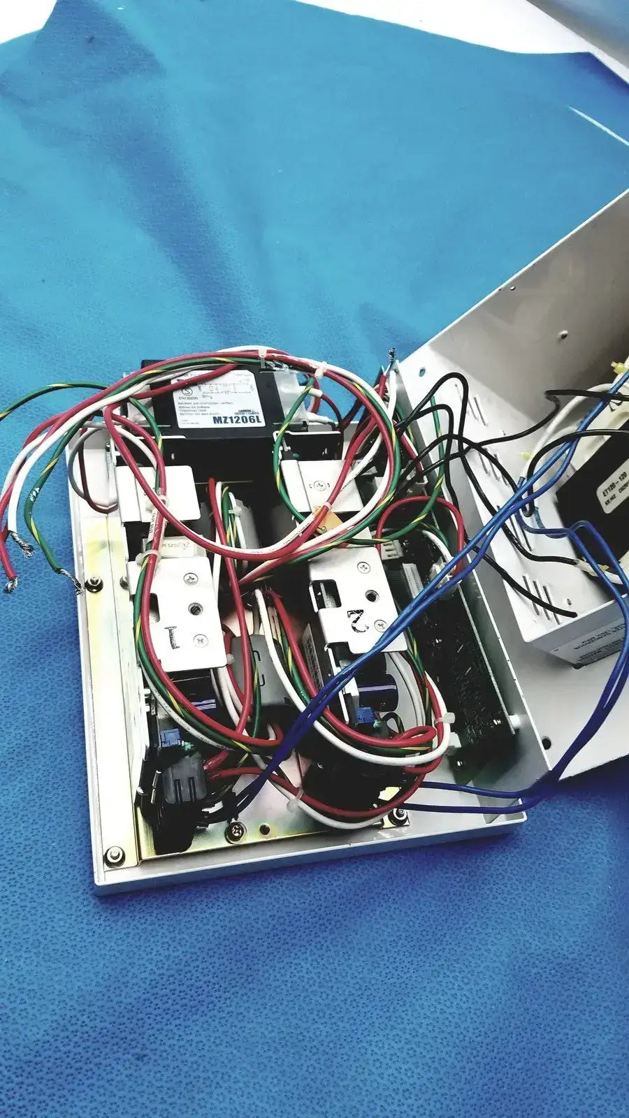 Skytron Aurora LED Surgical Light Control Box B9-610-02 120V 288W