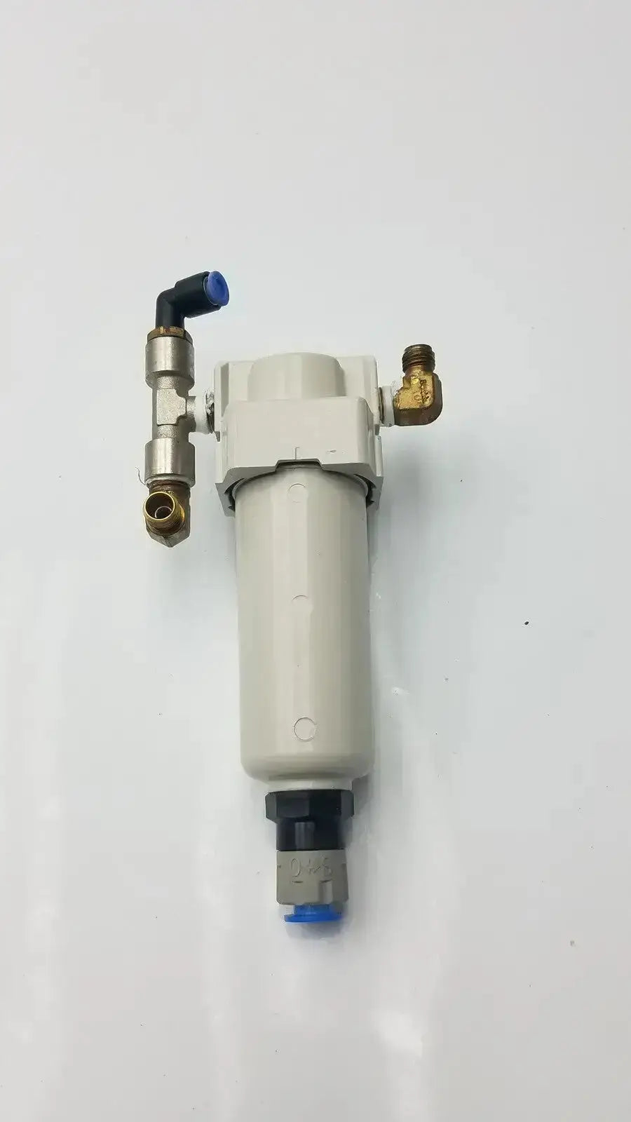 Gray cylindrical smc fd30-n02c-2z-a air filter with brass and blue plastic fittings rated for 150 psi max pressure