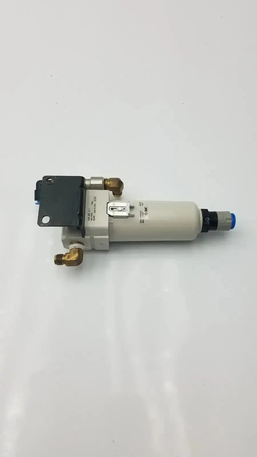 Smc fd30-n02c-2z-a gray cylindrical air filter with brass fittings and black bracket rated for 150 psi max pressure