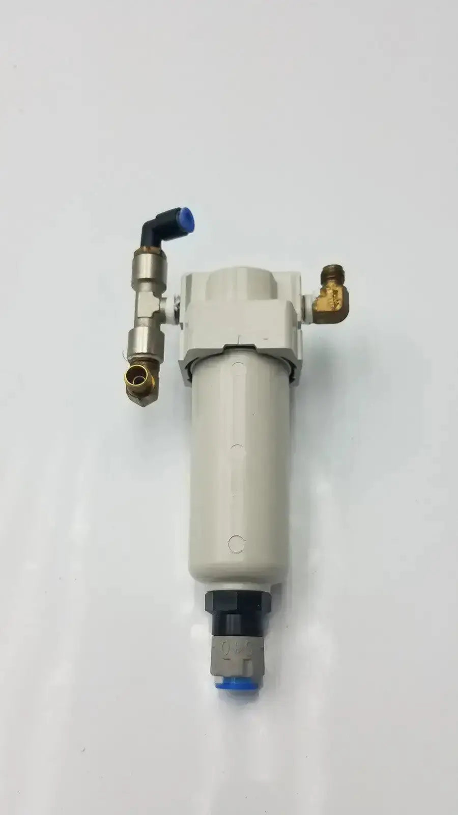 Gray cylindrical smc fd30-n02c-2z-a air filter with brass and blue plastic fittings and 150 psi max pressure