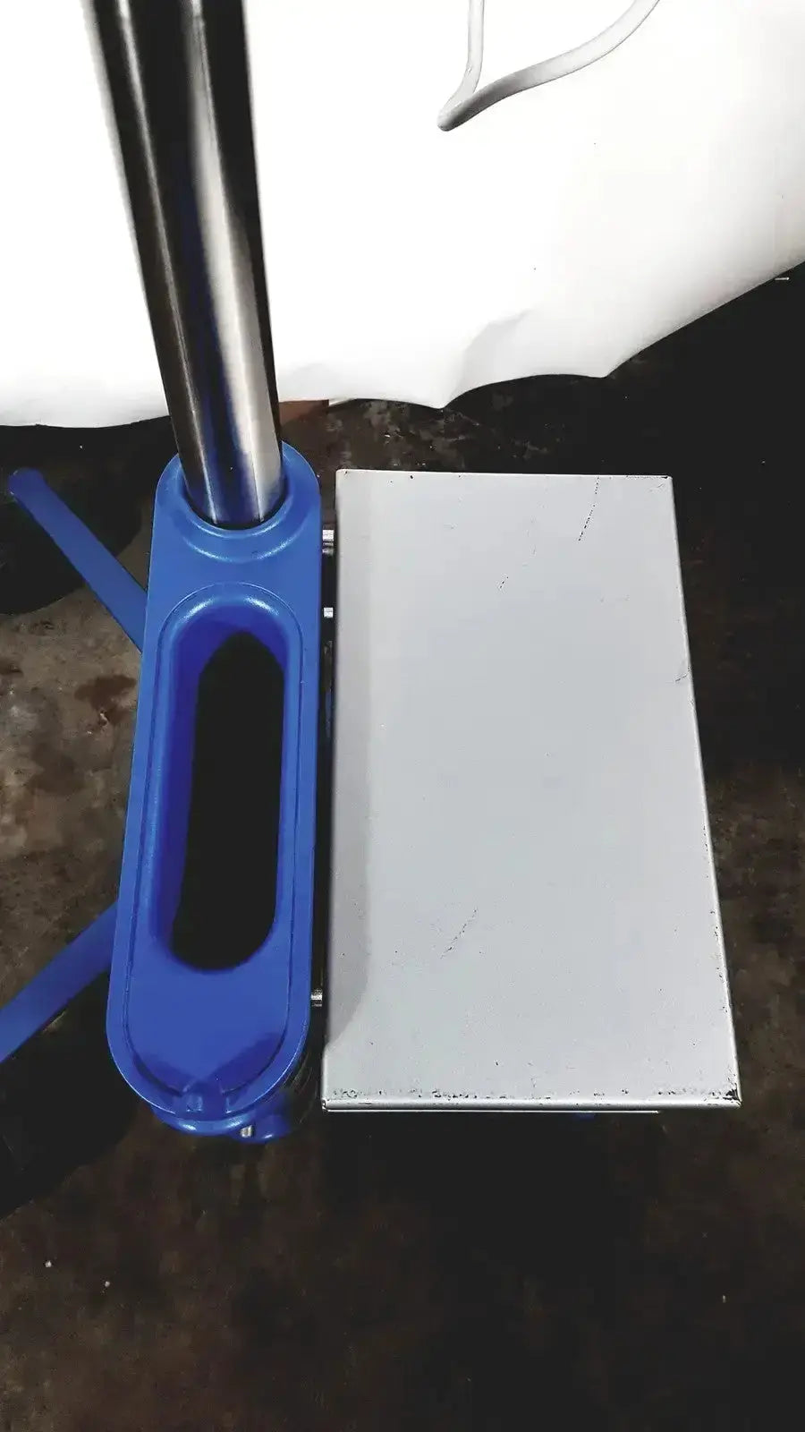 Blue plastic foot pedal with metallic pole attached for sonosite l38 10-5 mhz linear transducer on rolling stand