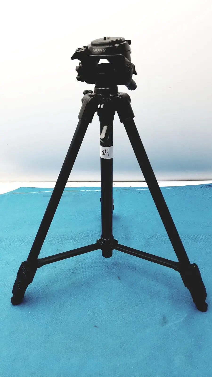 Sony VCT-R640 Lightweight Extendable Video Tripod