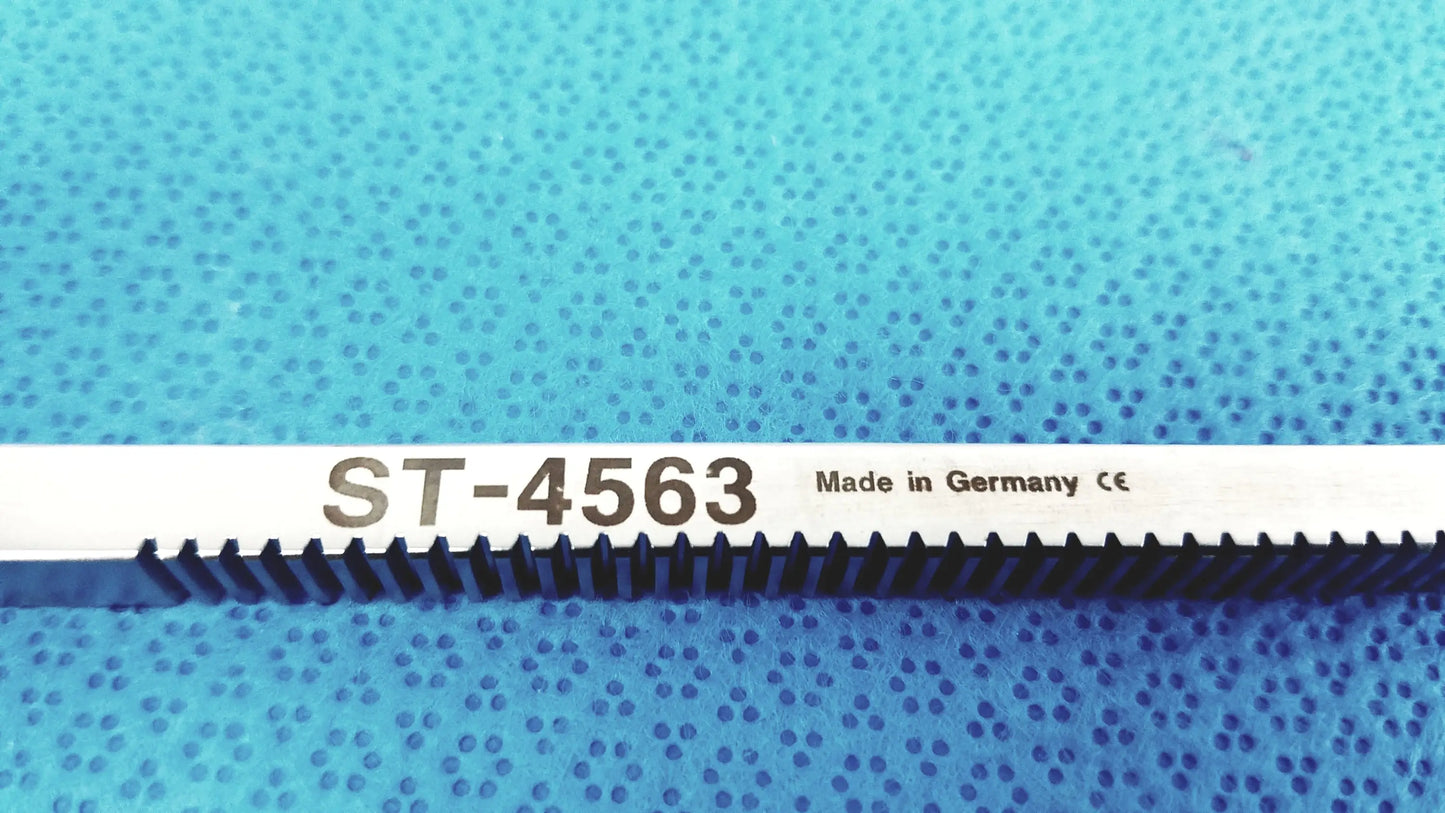 ST-4563 Surgical Retractor Blade