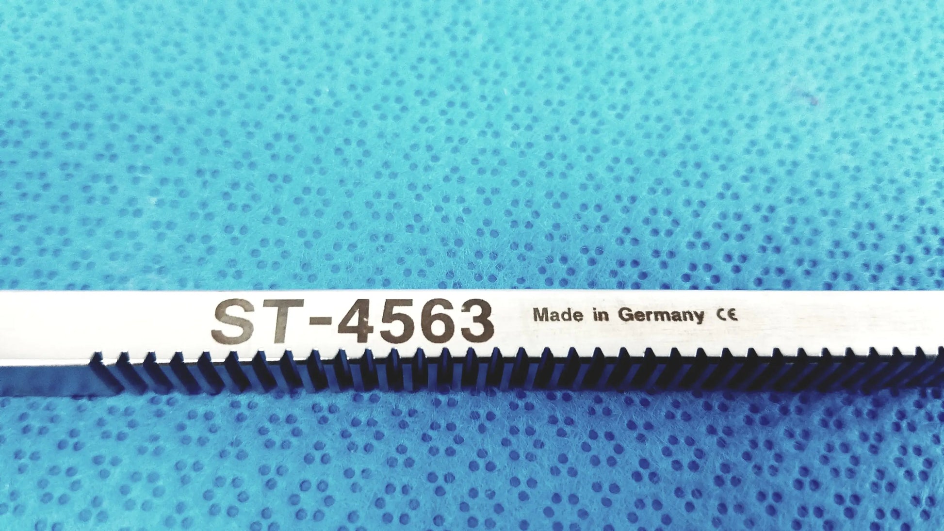 ST-4563 Surgical Retractor Blade