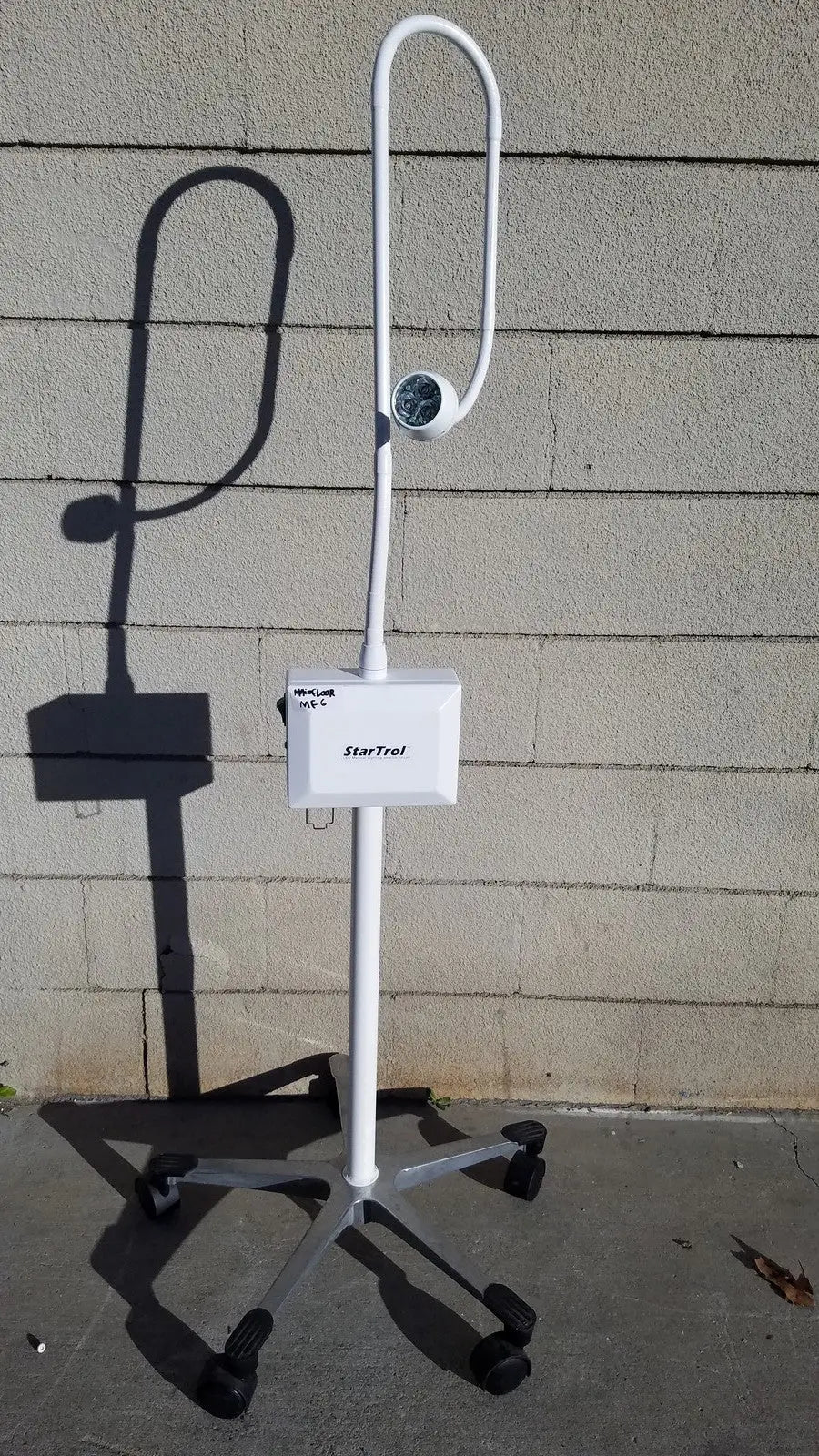 StarTrol LED Mobile Medical Examination Light Floor Stand