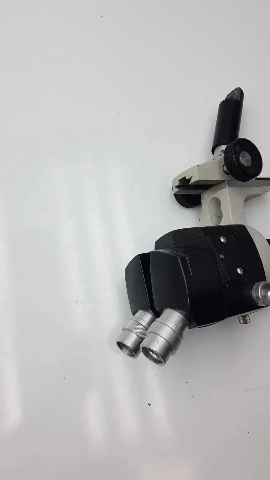 Black and silver dual eyepiece reichert stereo star zoom microscope with beige base for 1x to 6x magnification