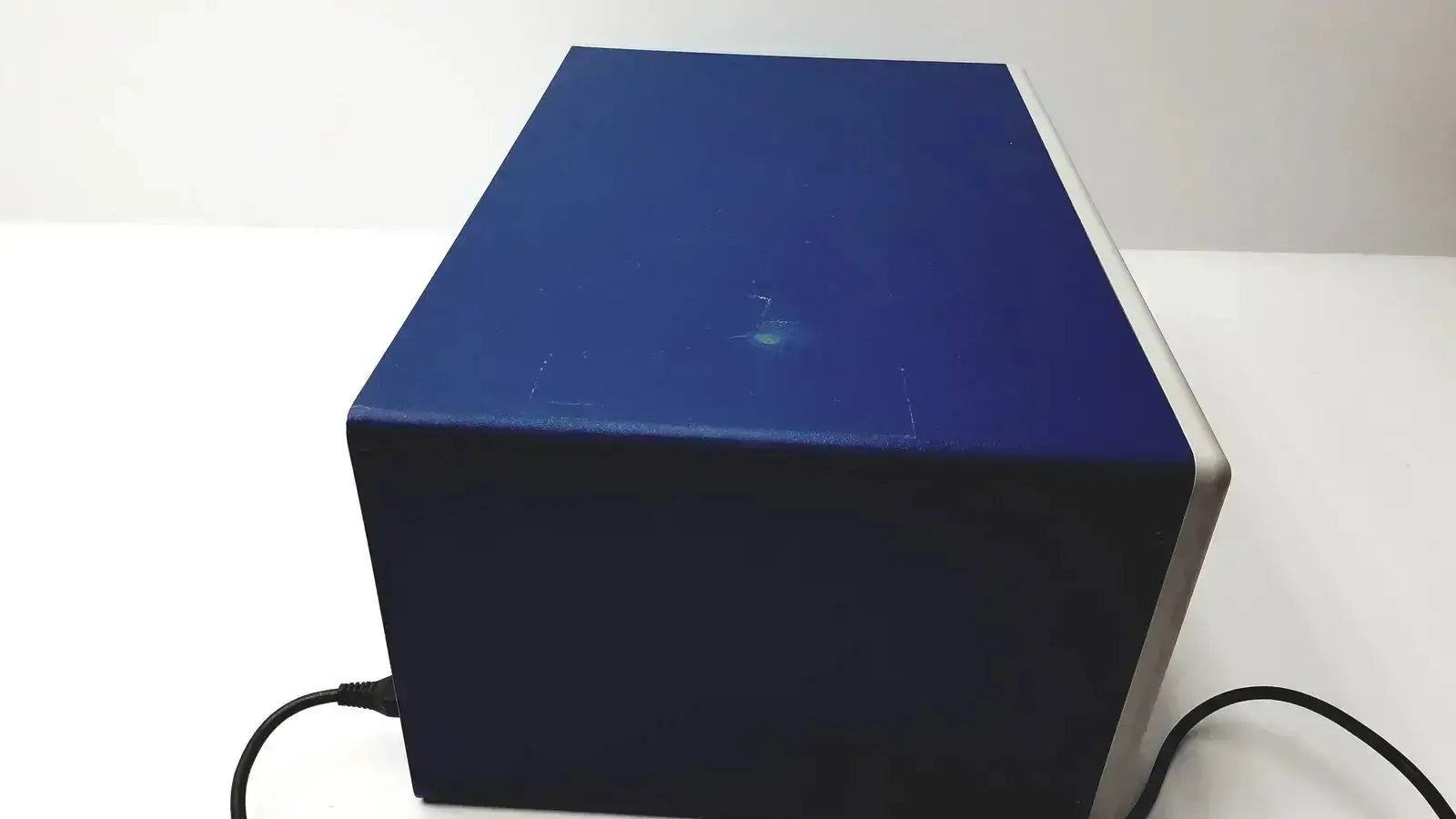 Blue and silver matte rectangular stratagene uv stratalinker 2400 uv crosslinker ideal for buy used medical equipment sale