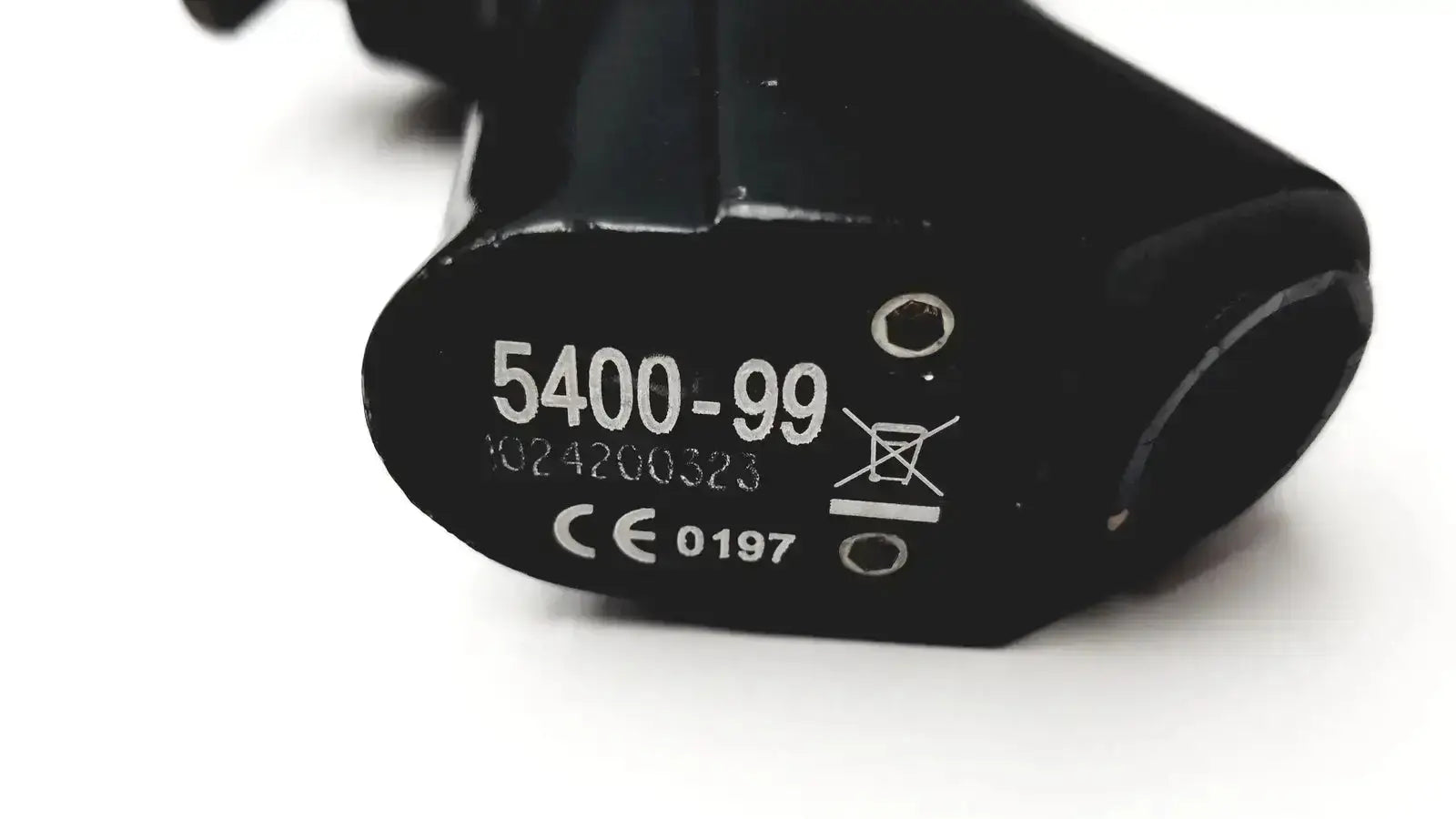 Black plastic device base with engraved serial number 5400-99 and ce mark on back side of stryker 5400-277 core sterilization case