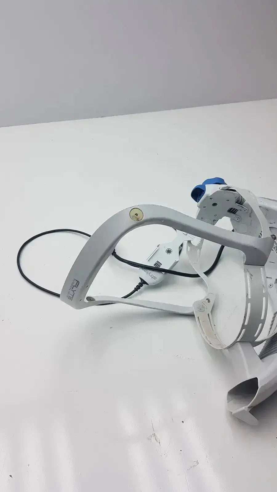 White plastic stryker flyte helmet with blue accents and black cables, model flyte helmet ref 0408-600-000 in dental use