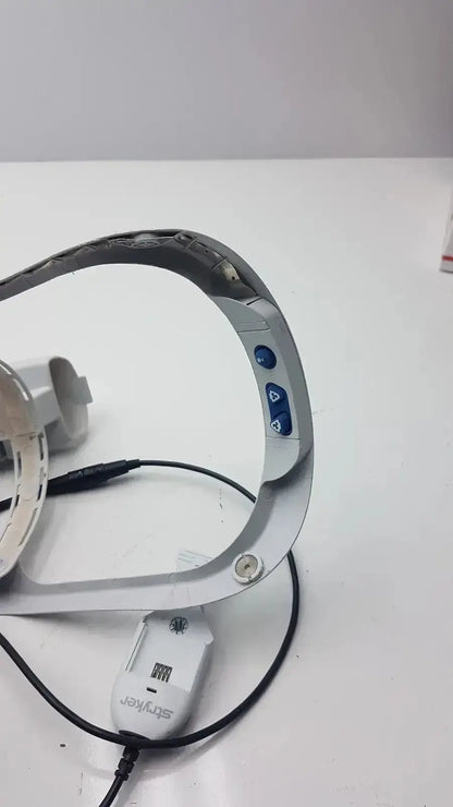 Silver-colored sleekly designed styrker headband with blue control buttons and cable for stryker flyte helmet ref 0408-600-000